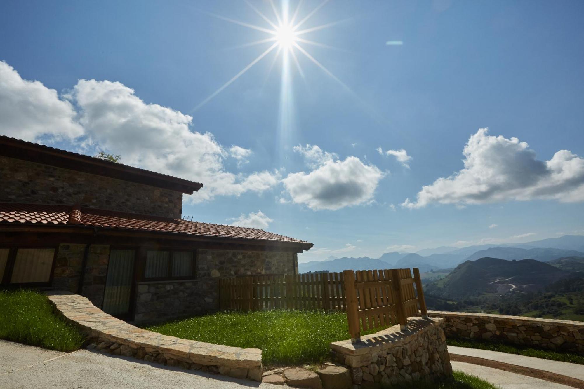 Apartamentos Rurales Casa La Piedra Collía Zewnętrze zdjęcie